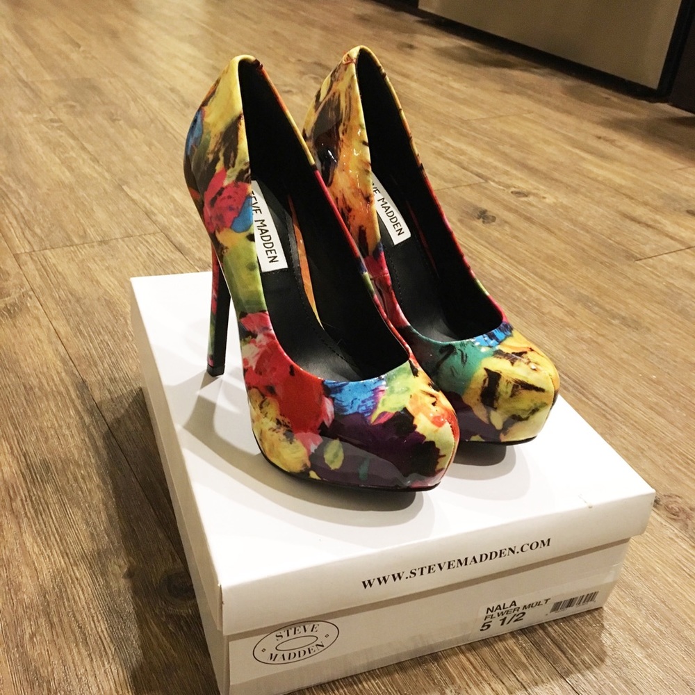Steve Madden Nala Floral Platform Pump